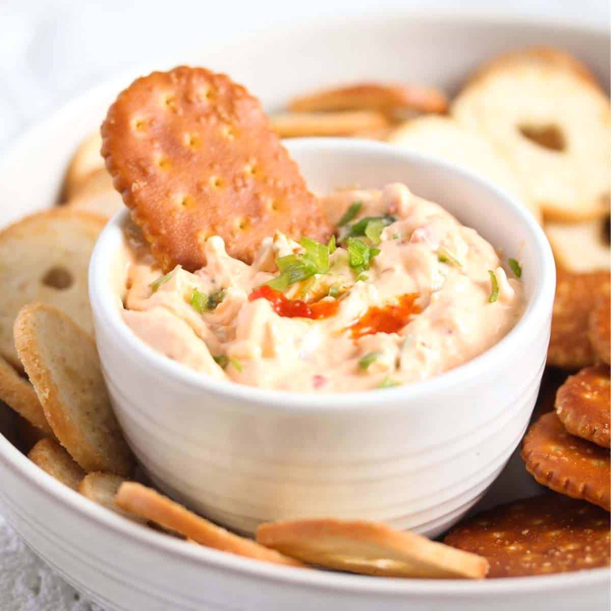 Peri peri dip with crackers and bread